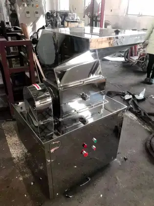 Coarse crusher machine for food industry