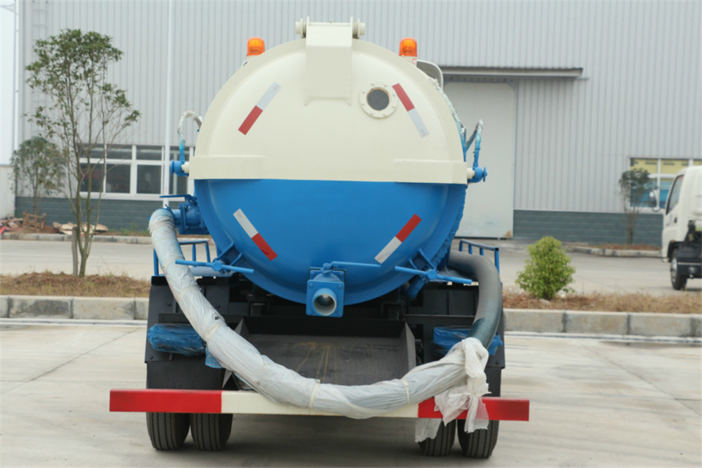 toilet vacuum truck 3