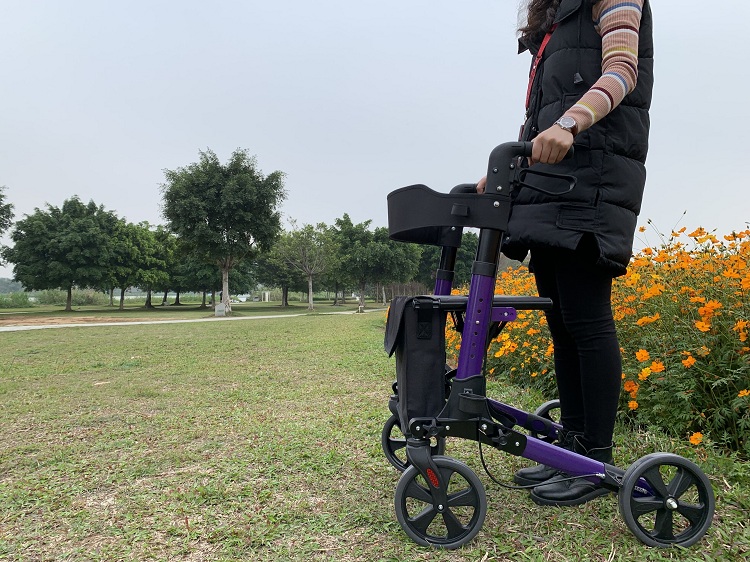 Tonia aluminio Rollator Walker Ayuda para caminar con un asiento cómodo para personas mayores TRA01