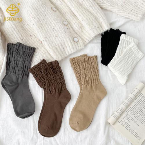 주름 파일 양말을 가진 Meladeka 색상의 중간 튜브 양말의 한국 버전