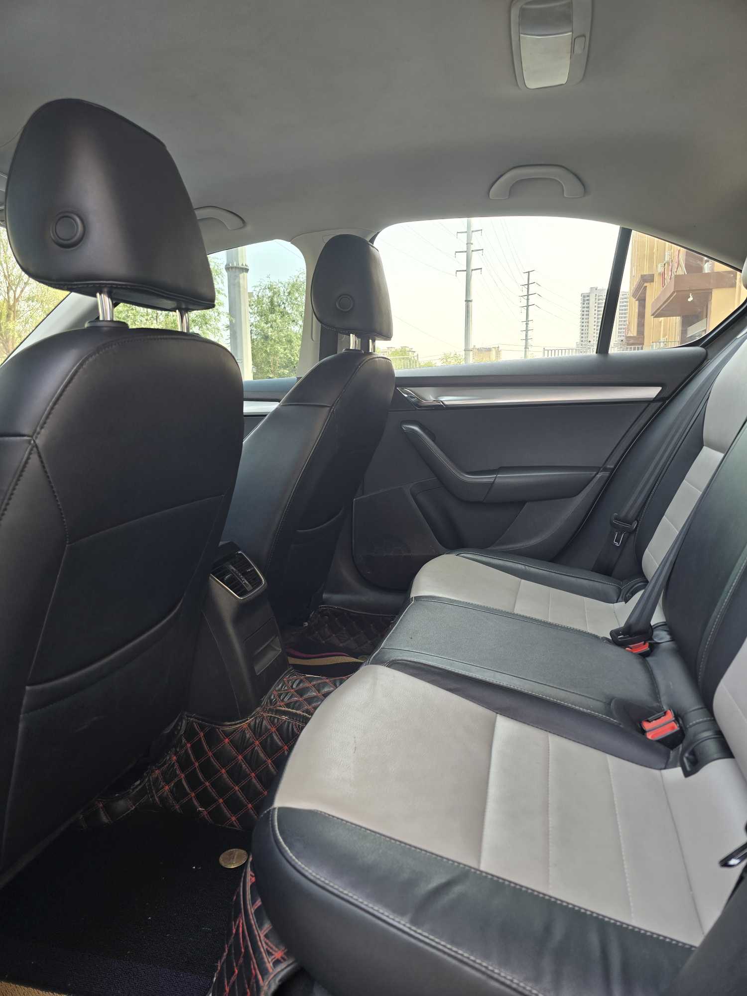 Gray Skoda Octavia 2017 1.6L Automatic