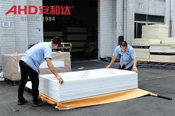Worker Packing plastic sheet
