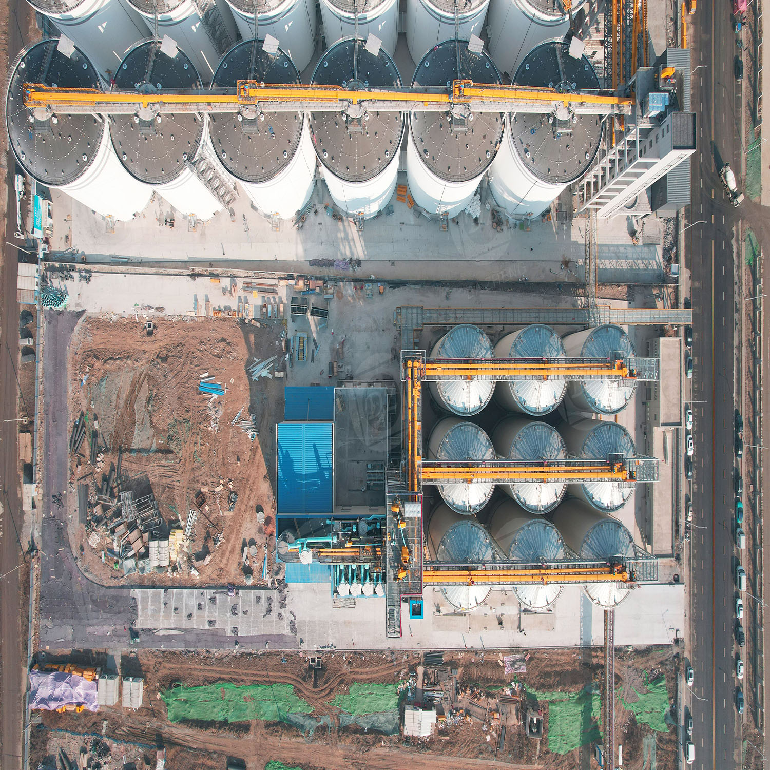 Specialized bite type silo for cement plant
