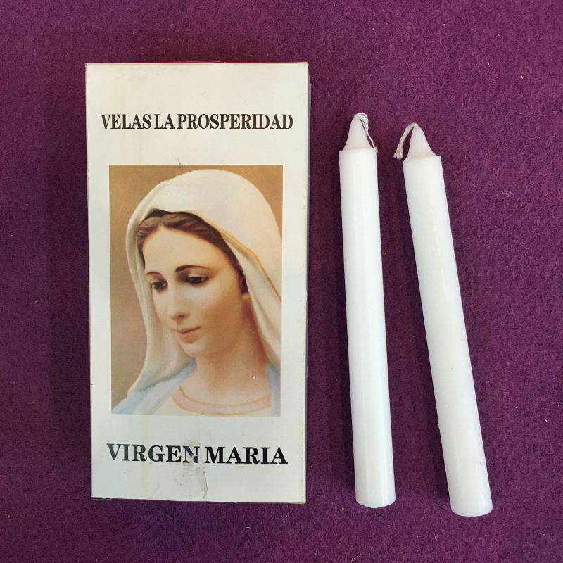 Vela de oração de igreja de vela de pilar branco ardente