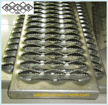 Hot sale on Twitter,crocodile mouths,Anti-skid perforated metal stair treads