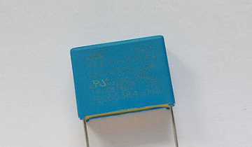 Film Capacitor 104K/275V 18*12*6 P=15 L=28