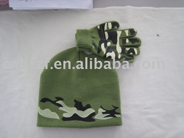 knitted offset printed hat and printed palm gloves