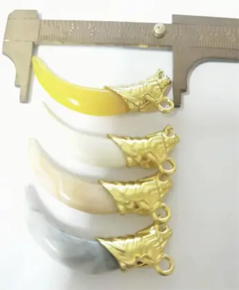 Hawaiian Wholesale Acrylic Horn Big Pearl Necklace with Wolf Tooth Pendant