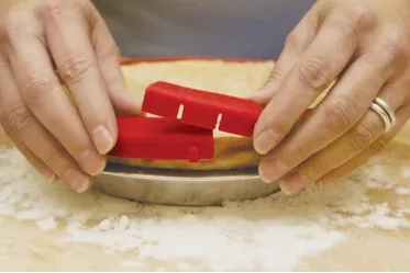 New Arrival Flexible Silicone Adjustable Pie Shield Silicone Pie Crust Shield, Adjustable Pie Protectors