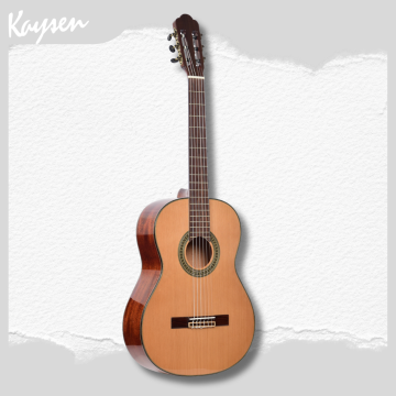 Guitarra clásica hecha a mano de madera maciza.