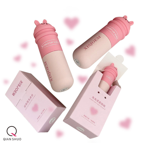 Lindo brillo de labios suave con textura brumosa