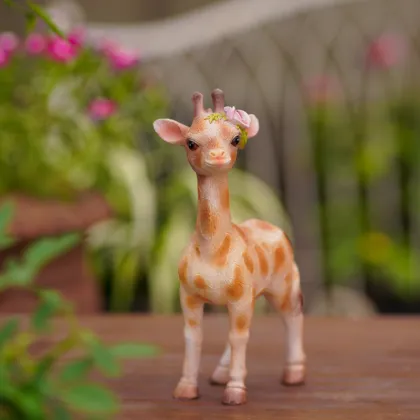 Cute Giraffe Figurine and Resin Ornaments for Home Garden Landscape Decoration