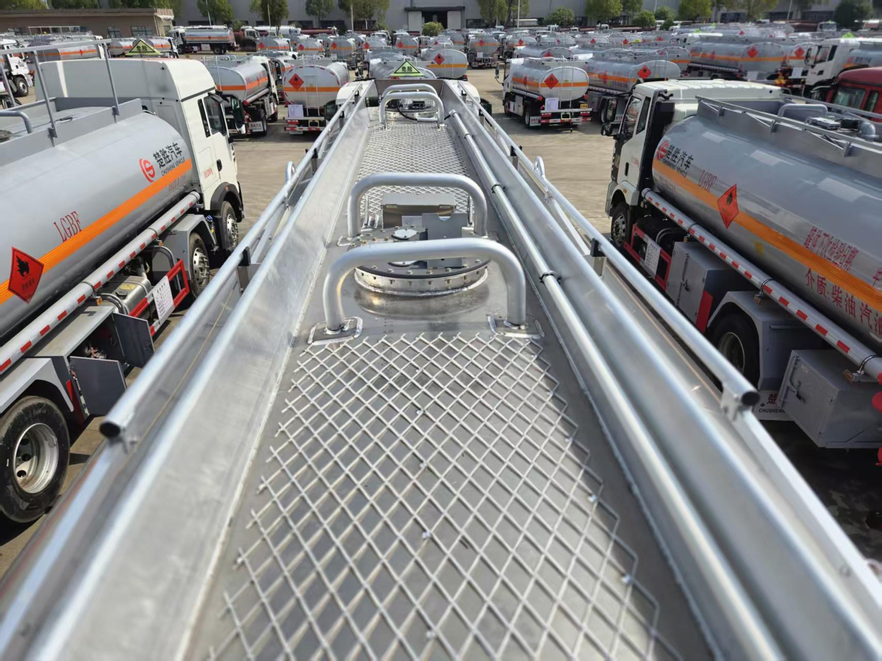 Straight truck oil tanker solution for Dongfeng