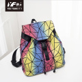 Custom wasserdichte holographische luminöse Mode geometrische Regenbogenpu Leder Outdoor wasserdichte Kinder Rucksack Outdoor Freizeit T.