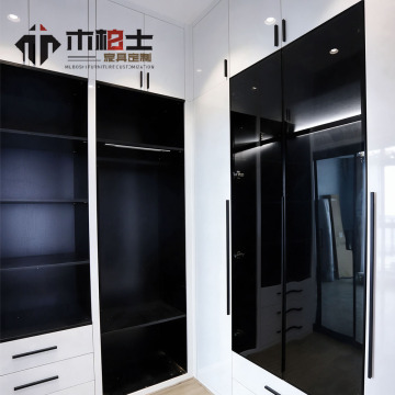 Armário com porta de vidro preto e branco