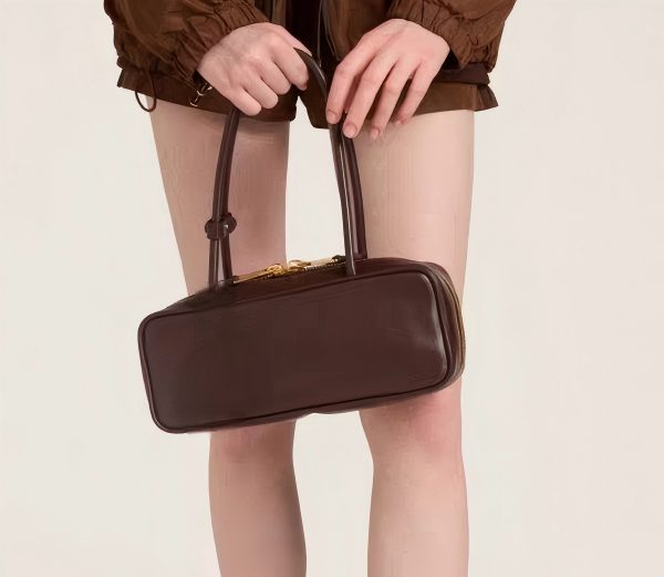 긴 가죽 손잡이가있는 세련된 레트로 토트 Stylish Retro Tote with Long Leather Handles
