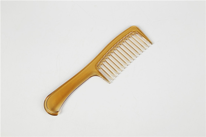 PLASTIC DRESSING COMB 