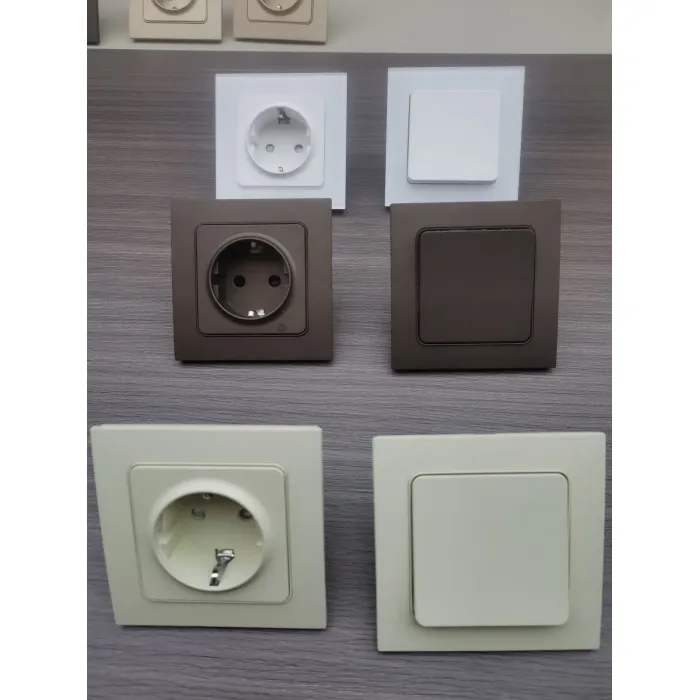 Белая розетка Elendax USB и типа C