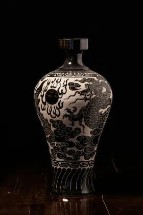 Black glaze flower picking dragon pattern plum vase