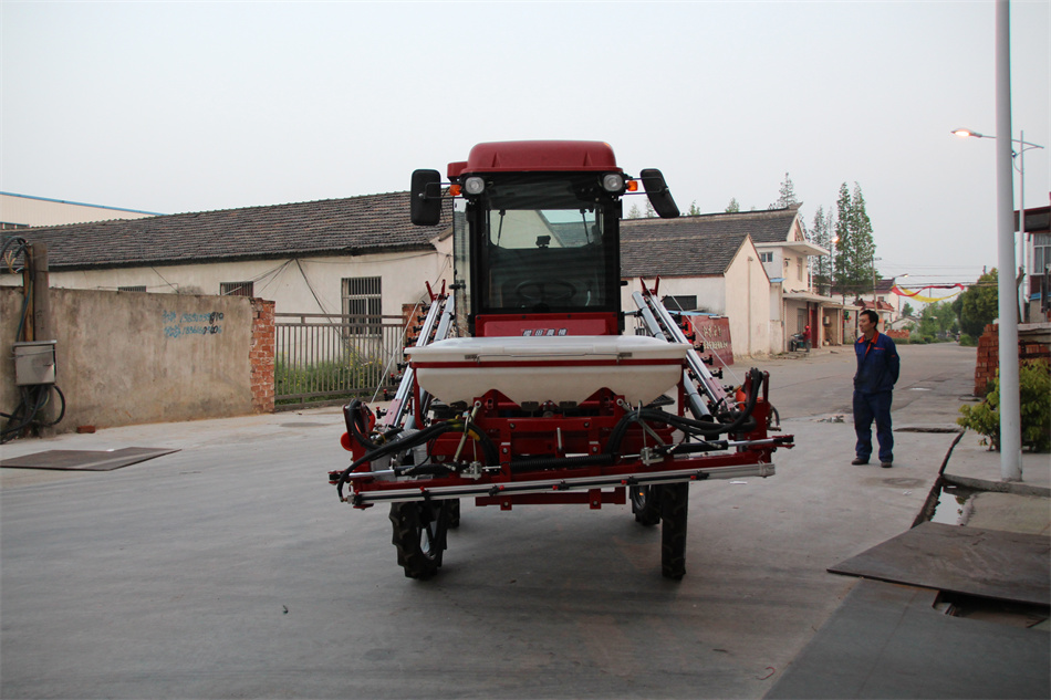 Self-propelled Boom Sprayer with Rice