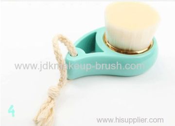 Professional Face Cleaning Brush With Plastic Handle 
