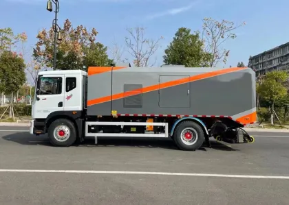 Dongfeng Road Cleaning Vacuum Sweeper Vacuum Street