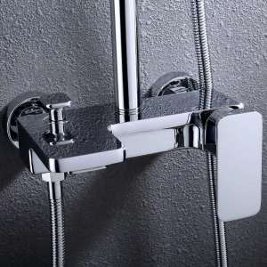 真鍮シャワーミキサーの手がセットされた新着バスルーム高級バスルーム壁掛けレインフォールシャワーヘッド