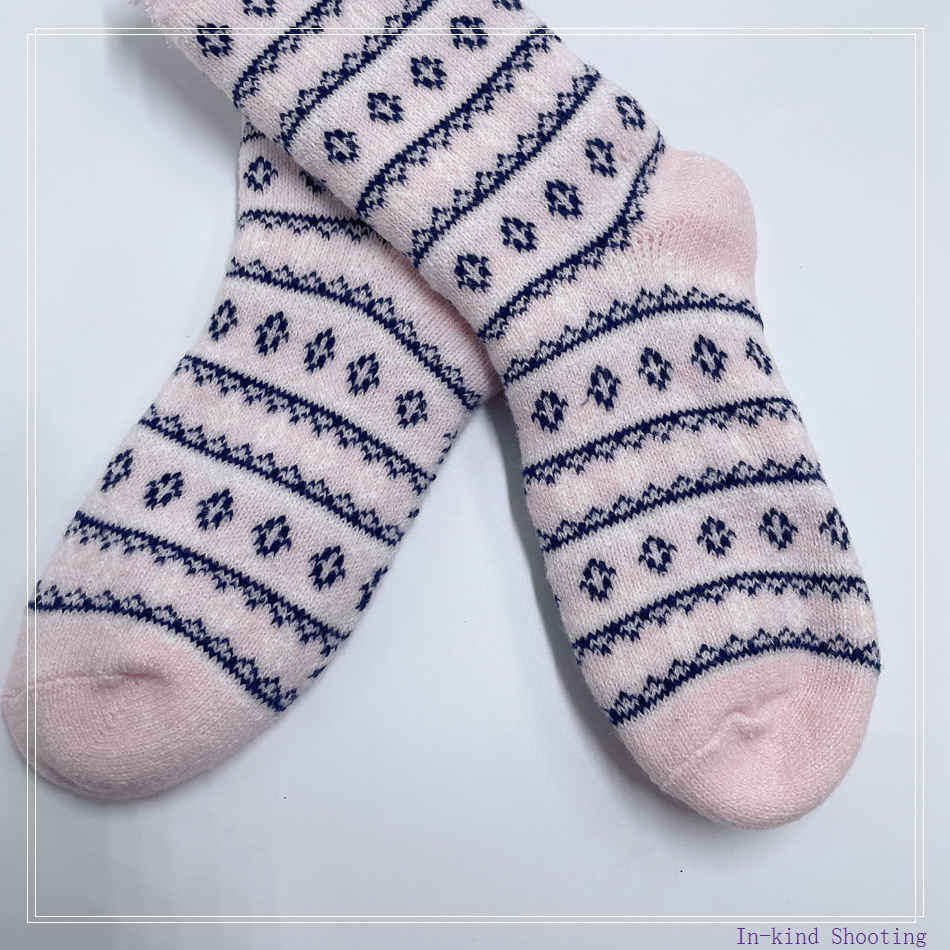 Nouvelles chaussettes de Noël mignons