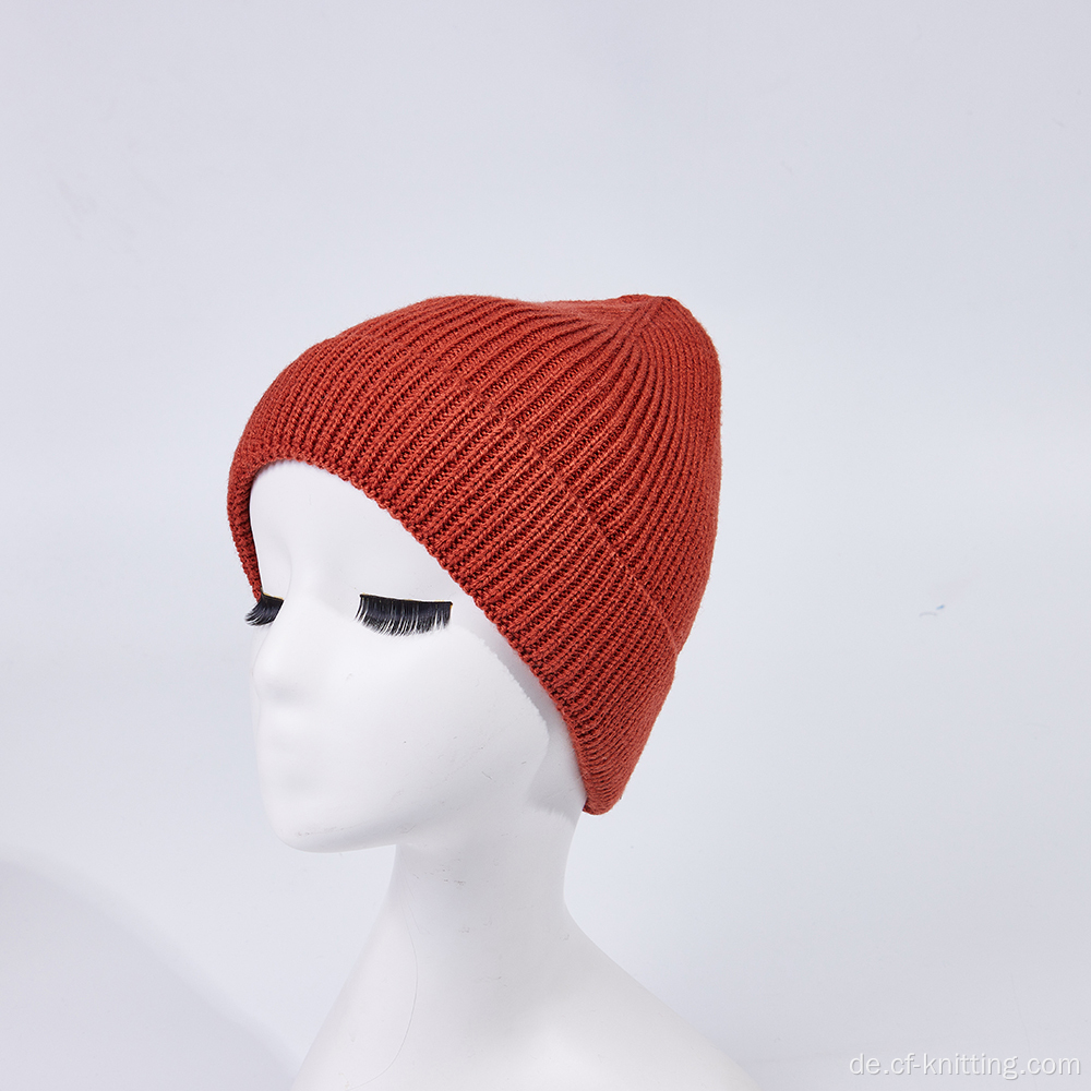 Schlichter gefärbter gestrickter Hut für Damen
