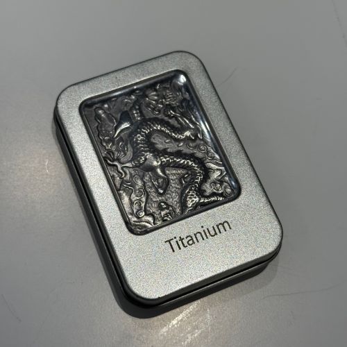 Тытанавая зашпілька цмока