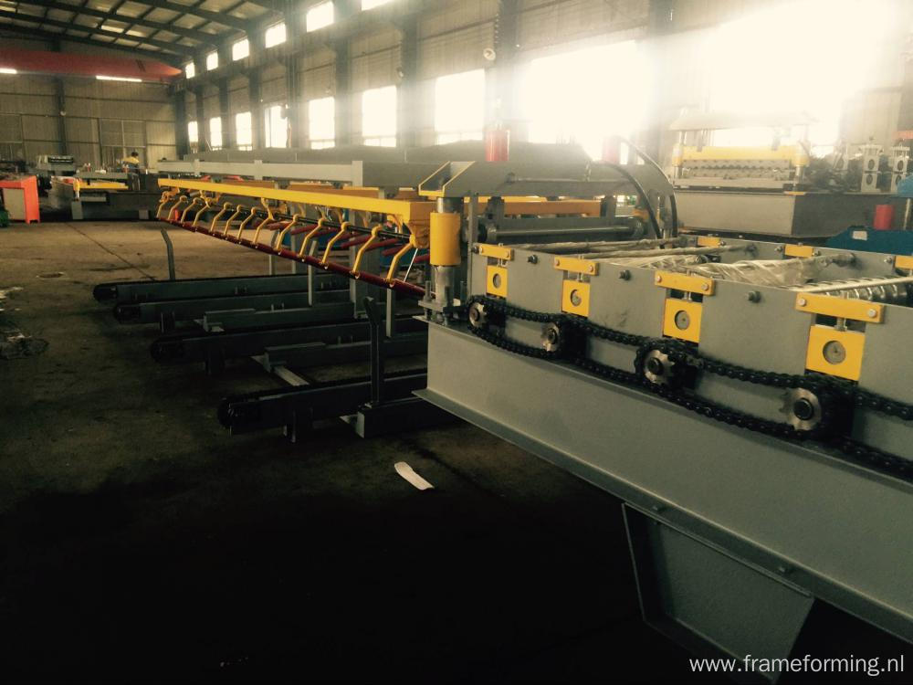 Automatic roof sheet stacker