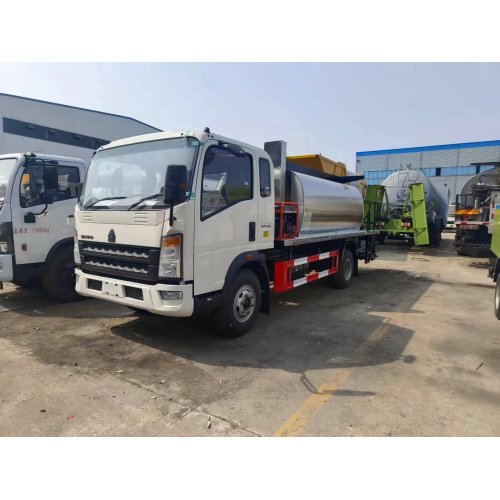 Howo Light Duty Road Construction Asphalt Distributor Truck