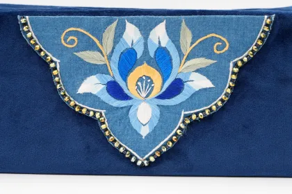 Blue Velvet Yi Embroidery Tissue Box