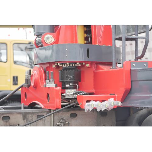 12-тонный автокран с буровой штангой