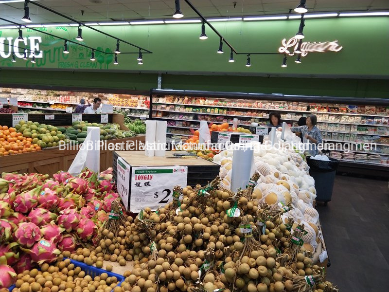 Supermarket Produce Plastic Food Bags on a Roll