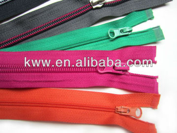 Large scale zipper manufacturer in China makes nylon zipper plastic zipper metal zipper rhinestone zipper