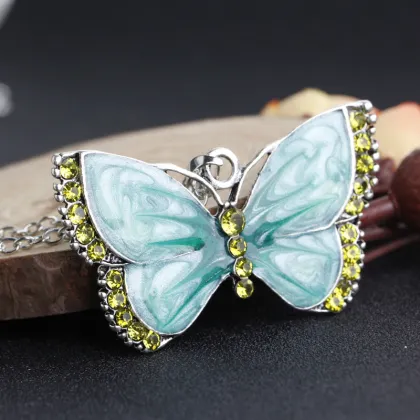 Wholesale Fashion Alloy Necklace: Retro Diamond Butterfly Necklace for Women