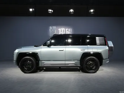2023 BYD Yangwang U8: Chinese-Made Luxury Off-Road SUV