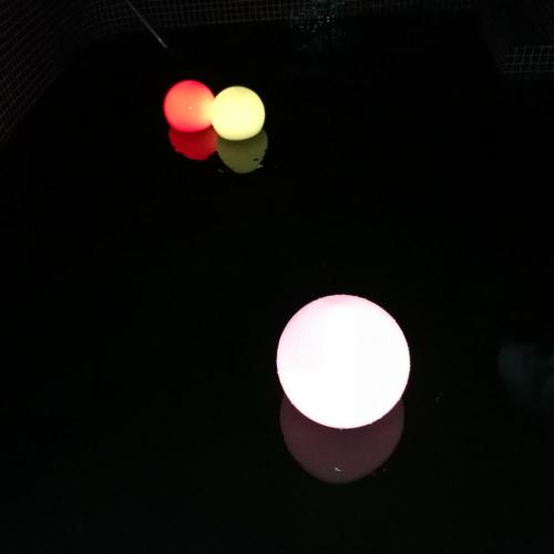 Floating LED Pool Glow Light Ball na świeżym powietrzu