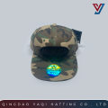 Кепка Snapback с плоскими полями и вышивкой