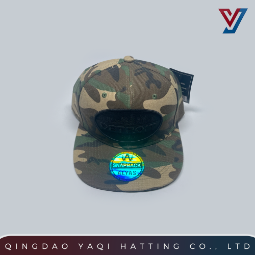Кепка Snapback с плоскими полями и вышивкой