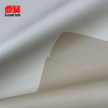 Material duradero de camuflaje con patrón de desierto.