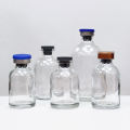 Стеклянная бутылка для лечения жидкого раствора с физиологическим раствором