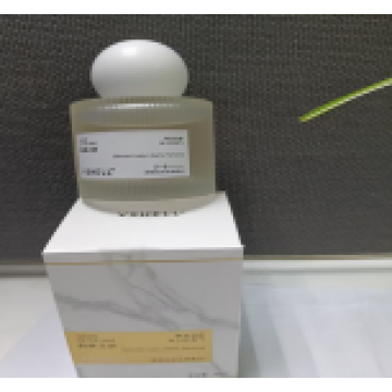 عطر أنيق للنساء مع روائح الأزهار