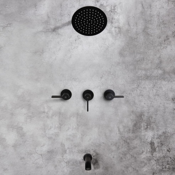 Installation de l&#39;évier de la salle de bain Set de robinet à tête de douche
