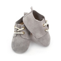 Сиви бебешки обувки Оксфорд от естествена велурена кожа Продажба на едро
