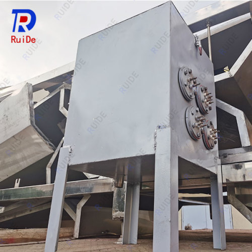 Petroleum resin flaking machine