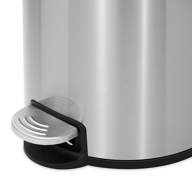 trash can with foot pedal