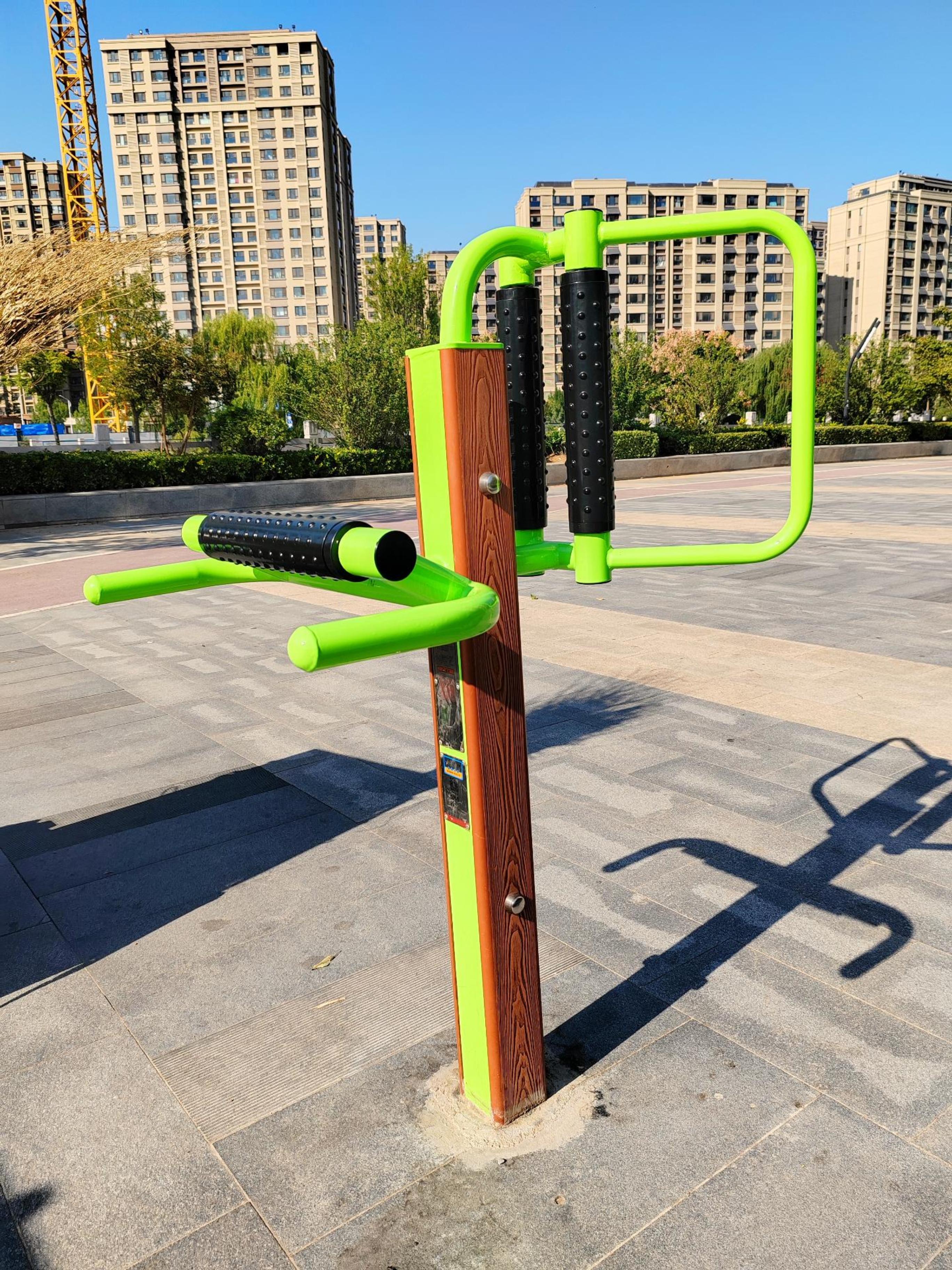 Outdoor fitness equipment