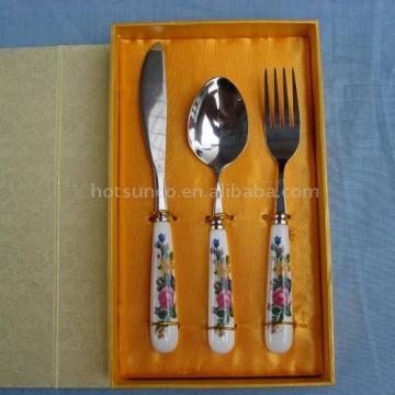 Cutlery set with porcelain handles